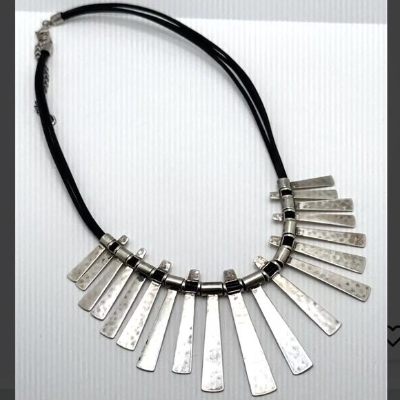 Silpada Vintage RARE Sterling Silver NOD TO
MOD Exquisite Hammered Bib Necklace - Picture 4 of 14